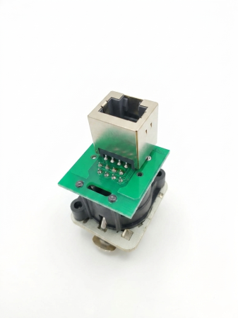 Гнездо RJ45 для подключения сетевого кабеля