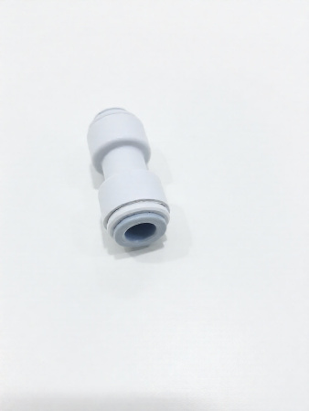 Соеденитель для шланга подачи воды 8 мм для печи Dila, пластик